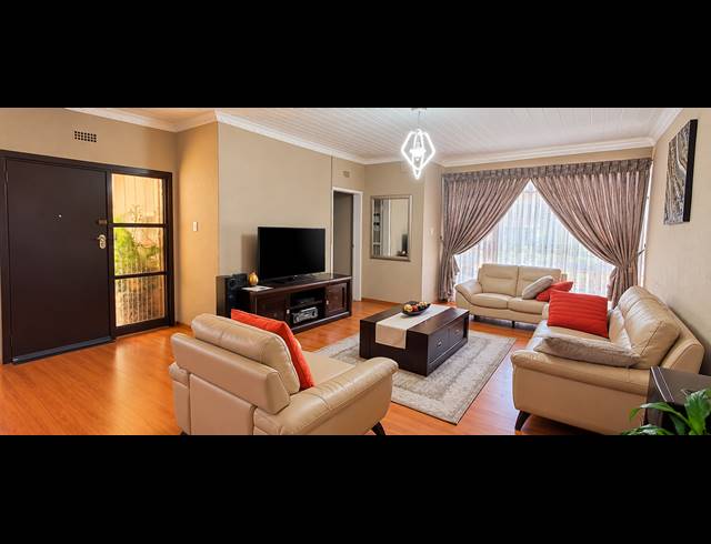 3 BEDROOM TOWNHOUSE FOR SALE IN THREE RIVERS